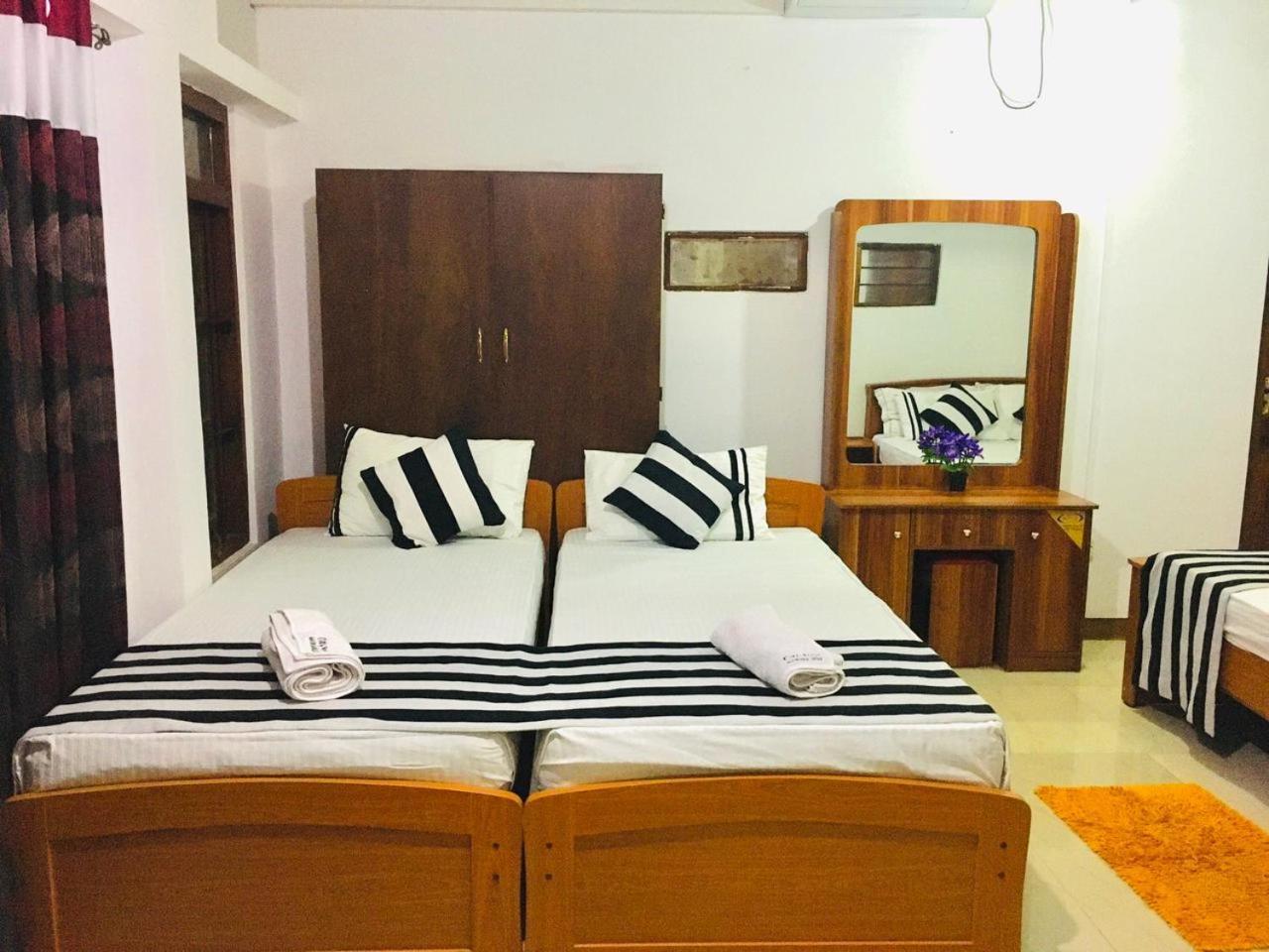 Aura City Hostel อนุราธปุระ ภายนอก รูปภาพ