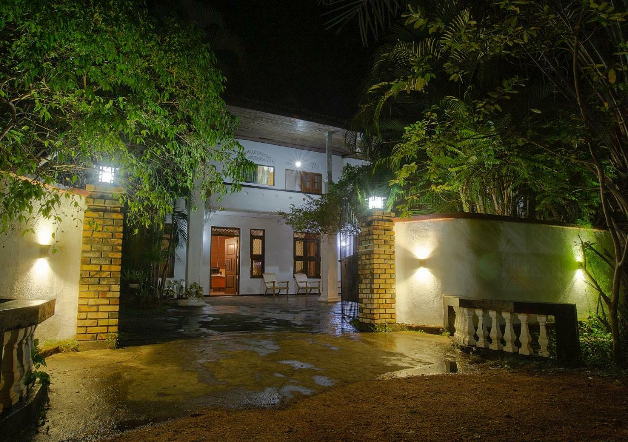 Aura City Hostel อนุราธปุระ ภายนอก รูปภาพ