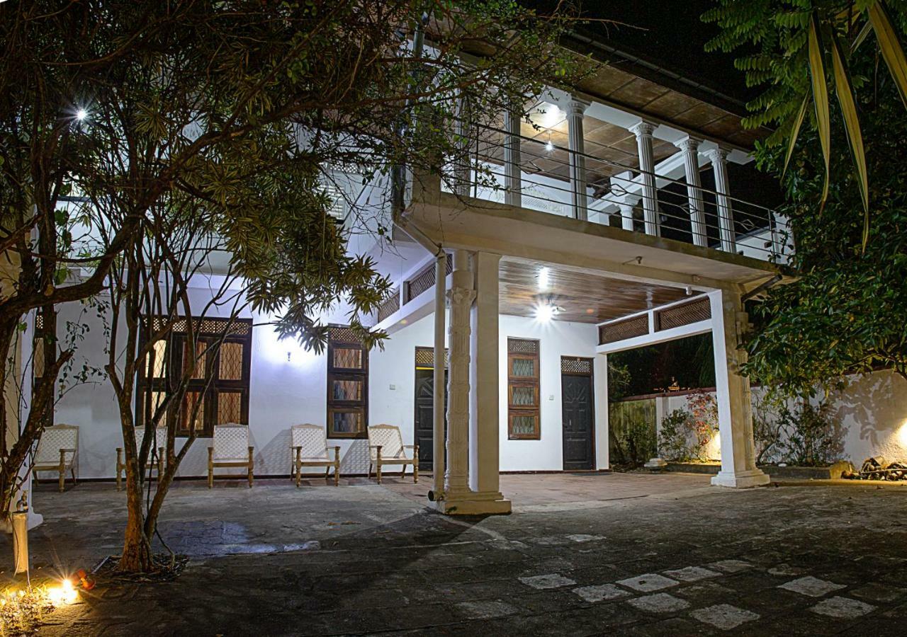 Aura City Hostel อนุราธปุระ ภายนอก รูปภาพ
