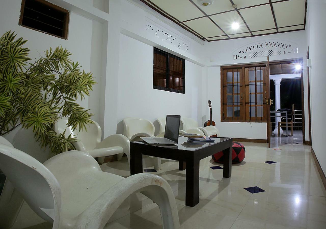 Aura City Hostel อนุราธปุระ ภายนอก รูปภาพ