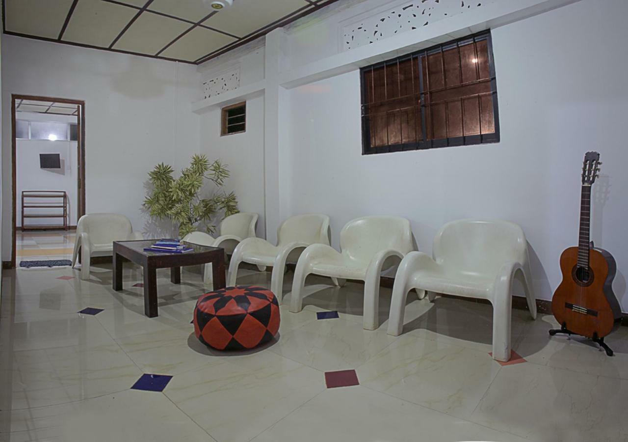 Aura City Hostel อนุราธปุระ ภายนอก รูปภาพ